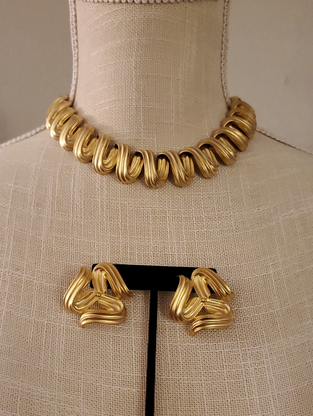 Vintage Matte Gold Twisted Link Choker Necklace and Earrings Set Unsigned